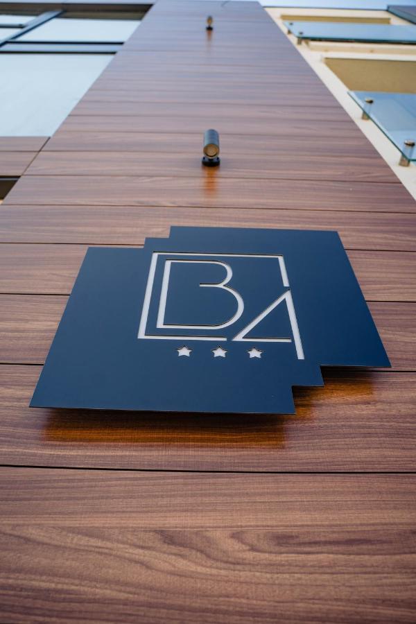 Hotel B4 Nagyvárad Kültér fotó