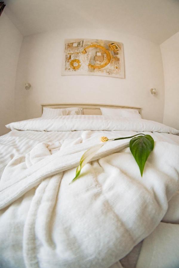 Hotel B4 Nagyvárad Kültér fotó
