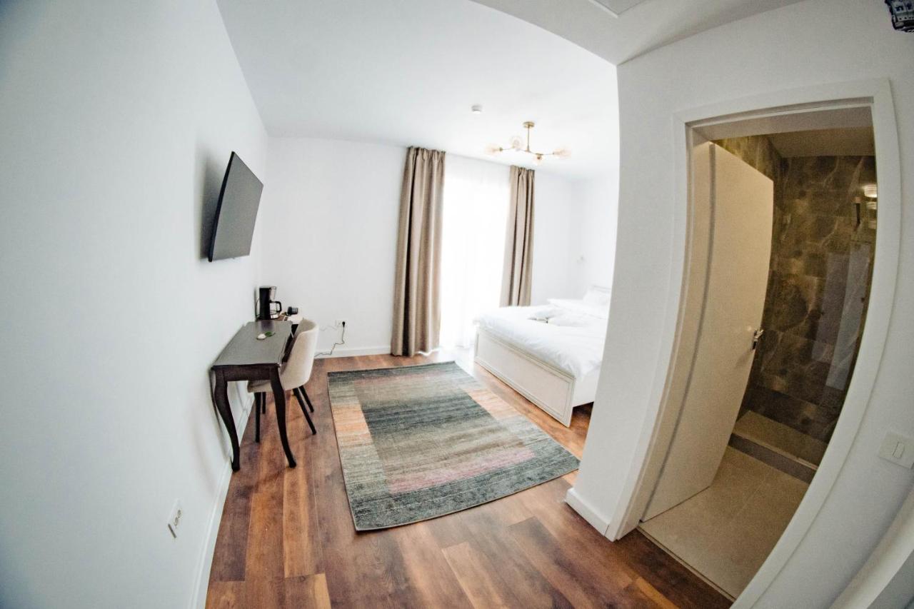 Hotel B4 Nagyvárad Kültér fotó