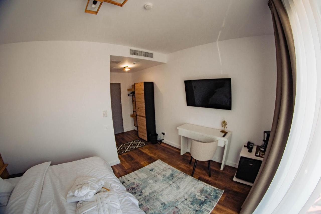 Hotel B4 Nagyvárad Kültér fotó