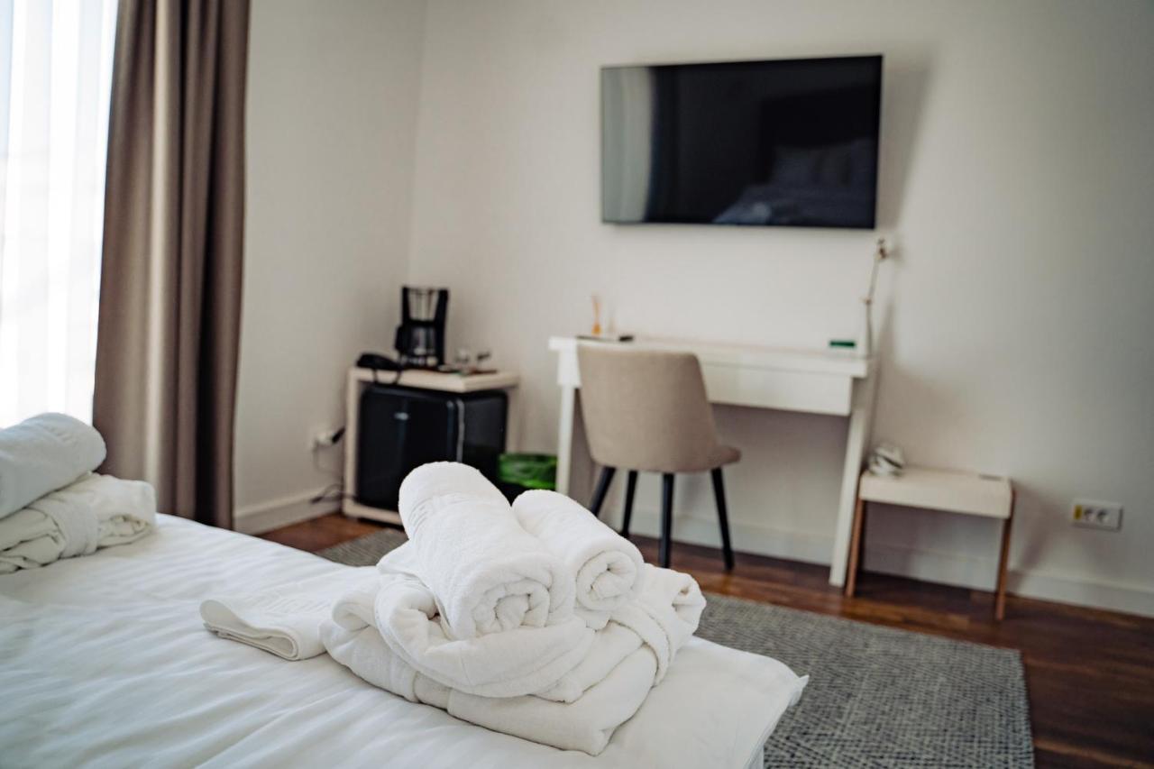 Hotel B4 Nagyvárad Kültér fotó