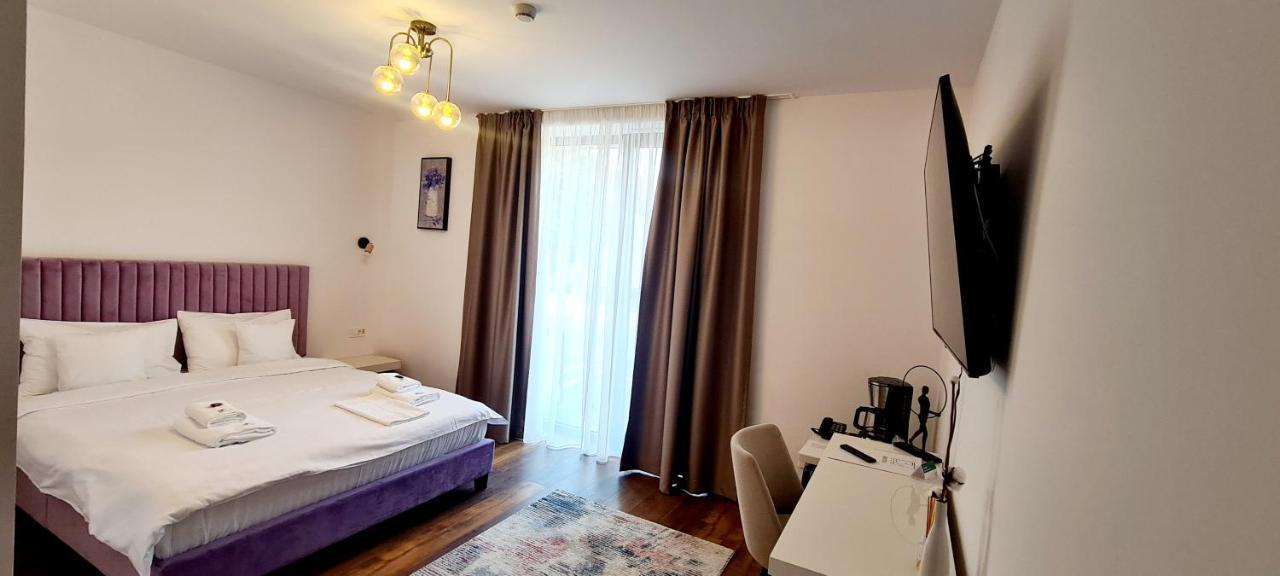 Hotel B4 Nagyvárad Kültér fotó