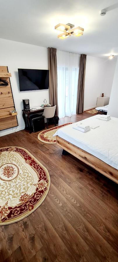 Hotel B4 Nagyvárad Kültér fotó