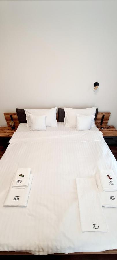 Hotel B4 Nagyvárad Kültér fotó
