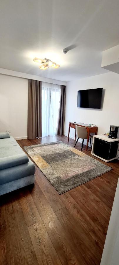 Hotel B4 Nagyvárad Kültér fotó