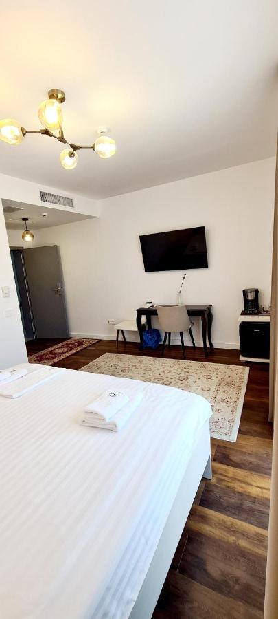 Hotel B4 Nagyvárad Kültér fotó
