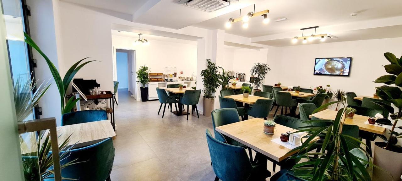 Hotel B4 Nagyvárad Kültér fotó