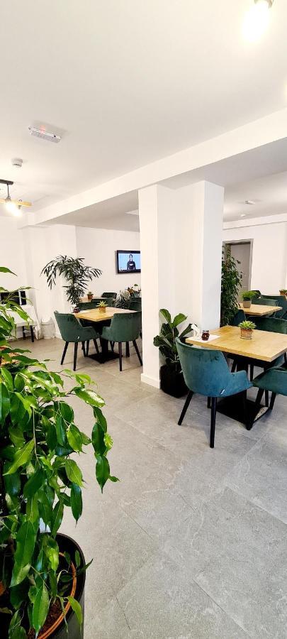 Hotel B4 Nagyvárad Kültér fotó