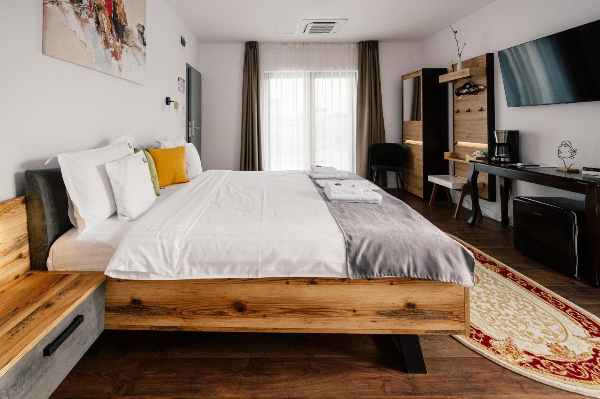 Hotel B4 Nagyvárad Kültér fotó