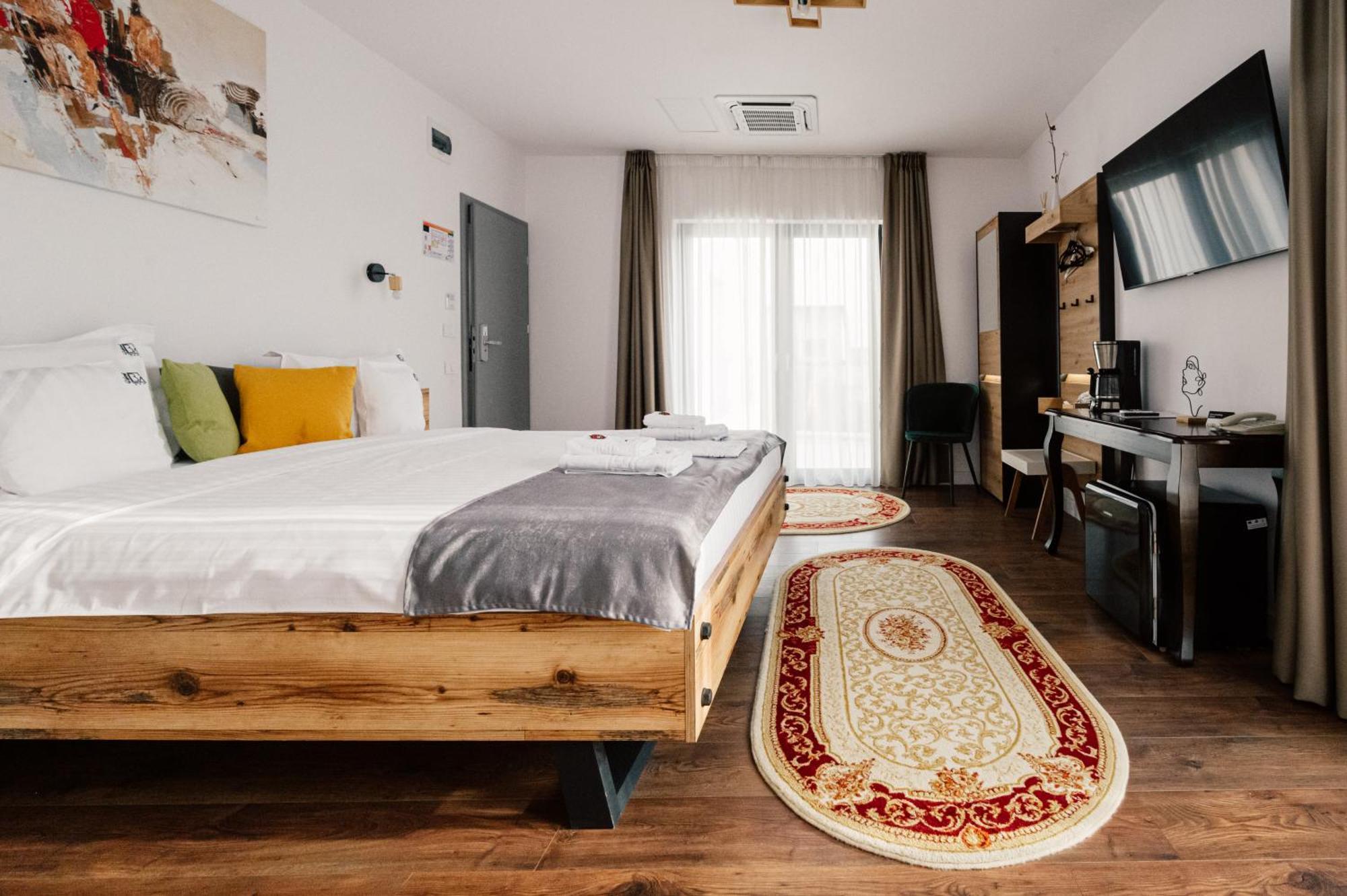 Hotel B4 Nagyvárad Kültér fotó