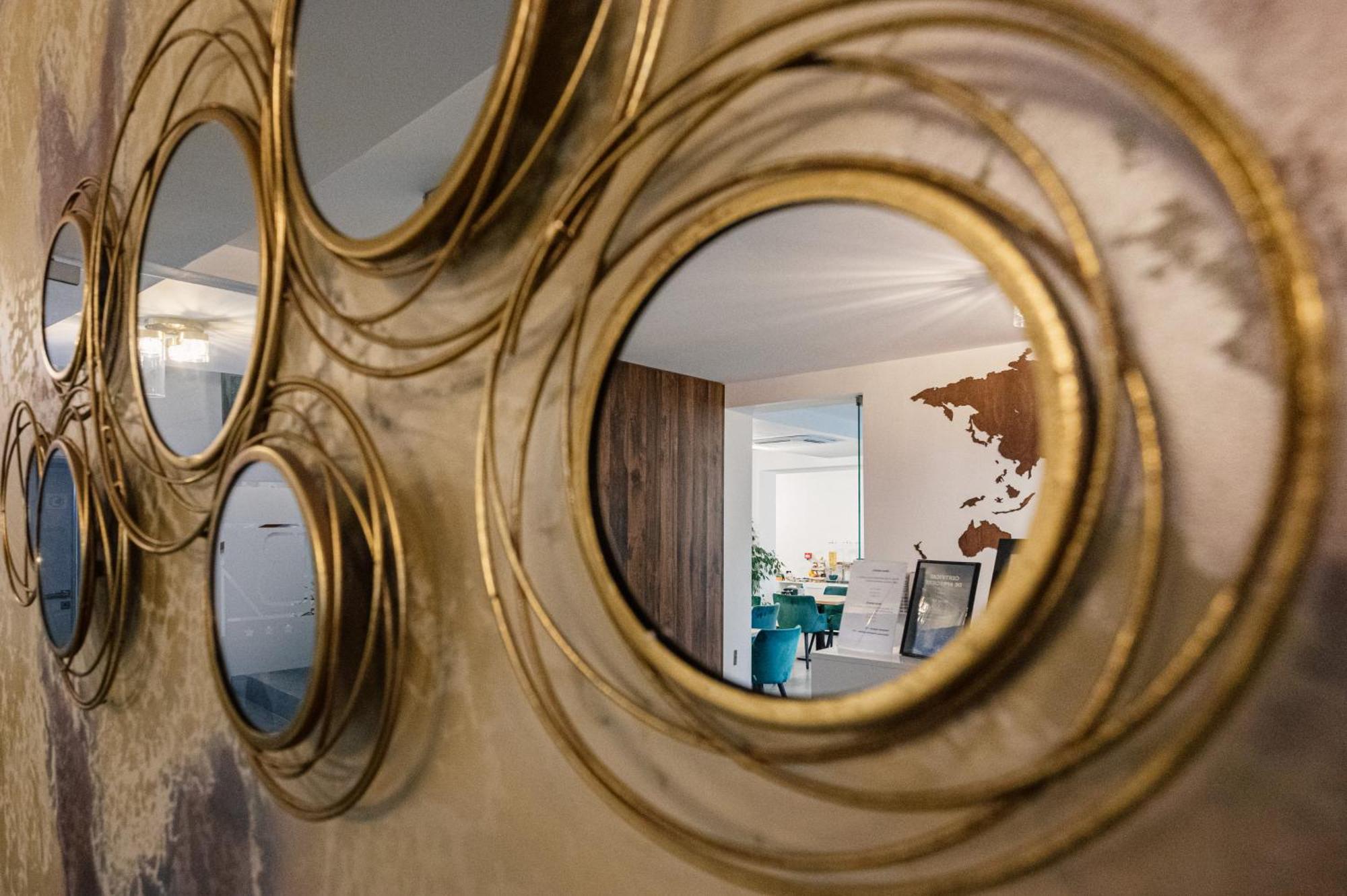 Hotel B4 Nagyvárad Kültér fotó
